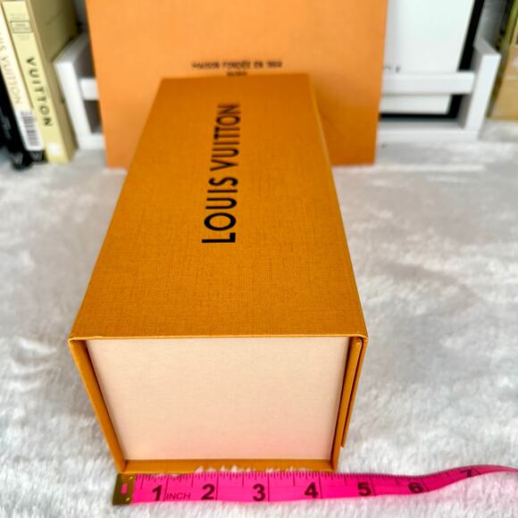Louis Vuitton Box, Shopping Bag, gift tag and ribbon packaging gift set NEW - Picture 7 of 9